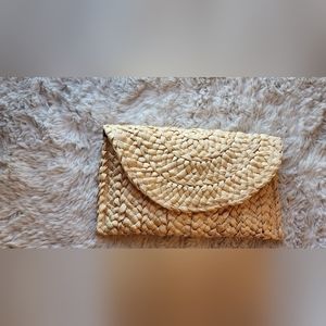 Small hand purse/ wristlet w no handle goes under arm or in hand